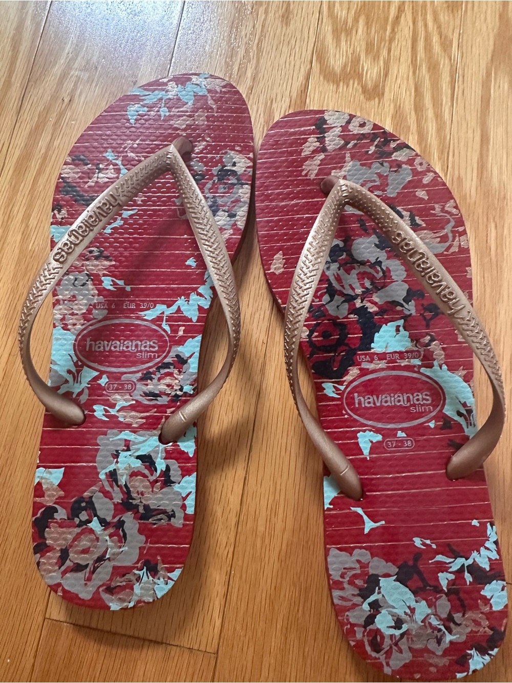 Havaianas Slim Floral Print Sandals in Red with Gold Straps